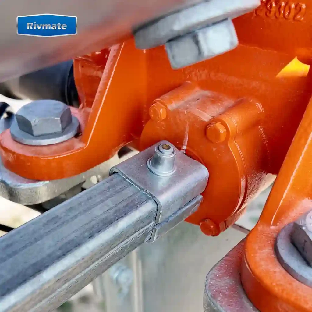 join thick steel brackets exposed to the outdoors