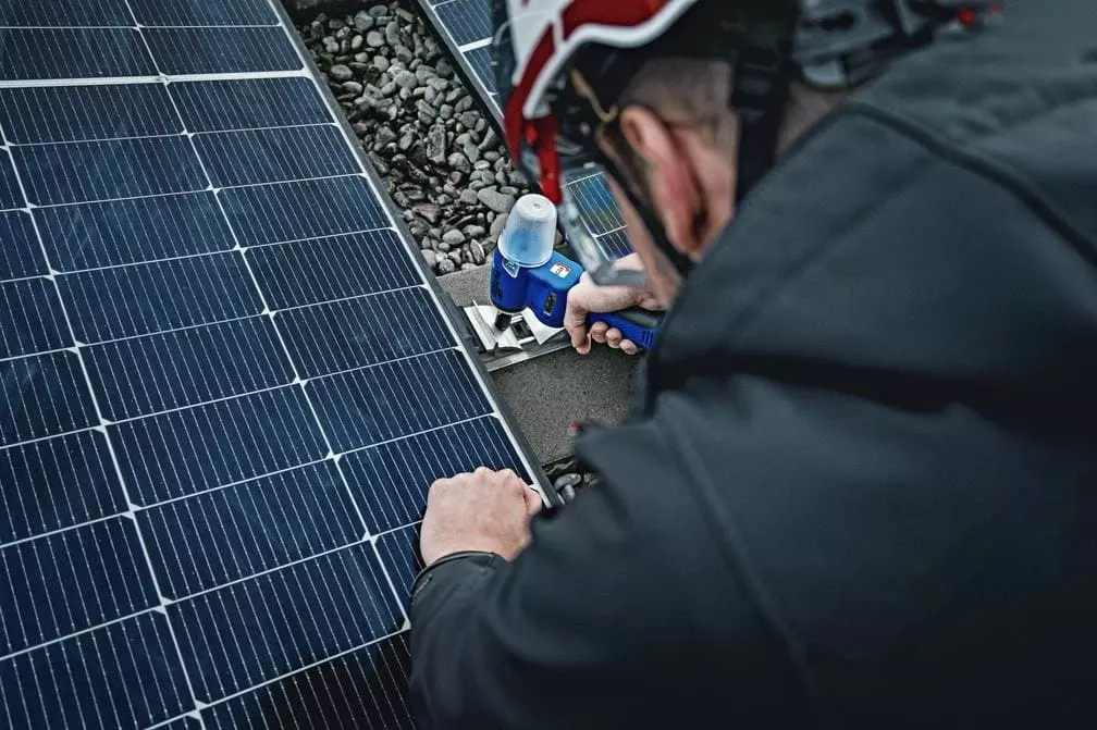 Common mistakes and ways to avoid them when using rivets on solar panels